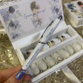 COFANETTO GRANDE CONFETTI, CIOCCOLATINI E PENNA COFANETTO GRANDE CONFETTI, CIOCCOLATINI E PENNA